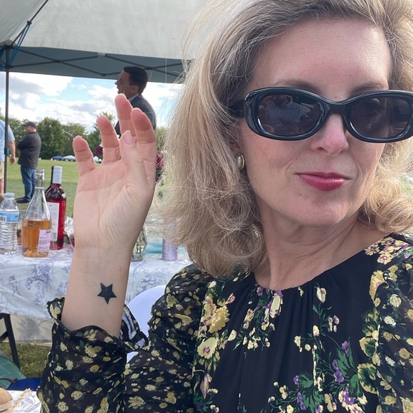 Meet your Posher, Erin - Picture 2 of 2